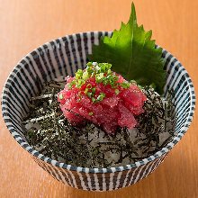 Finely minced tuna rice bowl