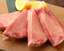 Thick-cut premium grilled tongue seasoned with salt