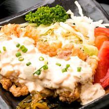 Fried chicken with vinegar and tartar sauce