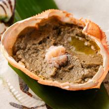 Grilled crab meat and tomalley in shell