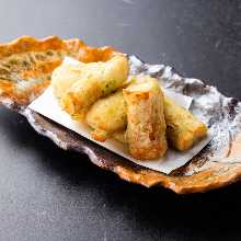 Seaweed-wrapped and fried fish paste tube