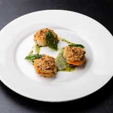 Baked herb-crusted scallops