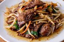 Stir-fried liver and garlic chives