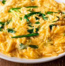 Stir-fried egg with garlic chives