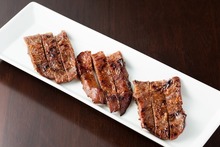 Grid-grilled beef tongue