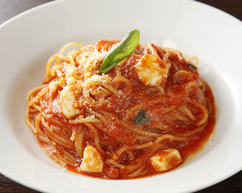 Pasta with tomato sauce, mozzarella, and basil