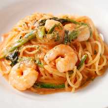 Tomato cream sauce pasta with shrimp