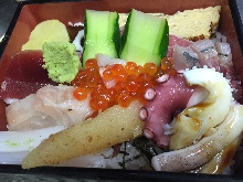 Chirashi sushi