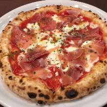 Pizza prosciutto and mascarpone