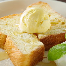 Toast with honey