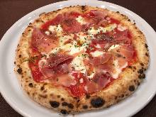 Pizza prosciutto and mascarpone