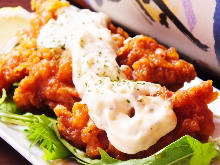 Fried chicken with vinegar and tartar sauce