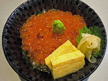 High quality salmon roe rice bowl