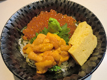 High quality sea urchin and salmon roe rice bowl
