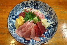 All parts of tuna rice bowl