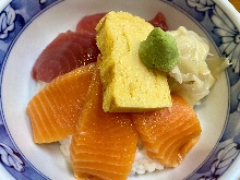 Tuna and salmon rice bowl