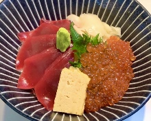 Lean tuna and salmon roe rice bowl