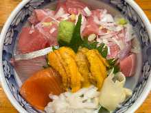 Medium fatty tuna cubes and special seafood rice bowl