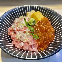 NEGITORO and salmon roe rice bowl