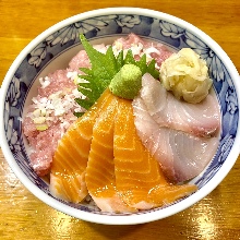 Minced raw tuna and salmon rice bowl