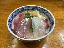 Lean tuna, Japanese amberjack, and sea bream rice bowl