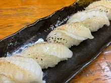 Seared flounder edge sushi