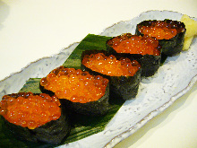 Ikura (salmon roe) sushi