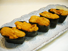 Uni (sea urchin) sushi