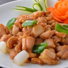 Stir-fried celery and cashew nuts