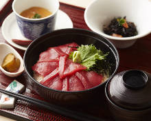 Pacific bluefin tuna rice bowl