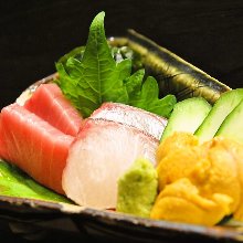 Assorted sashimi