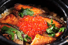 Salmon and salmon roe takikomi gohan (mixed rice) in an earthenware pot