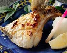 Salted and grilled fish head