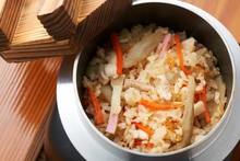 Kamameshi (pot rice) Kamameshi (pot rice)