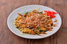 Tonpei-yaki (stir-fried cabbage and meat topped with egg)