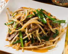 Stir-fried liver and garlic chives