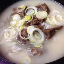 Gomtang soup
