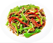 Stir-fried beef and green peppers