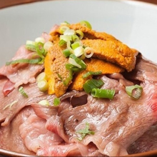 Sea urchin on beef rice bowl