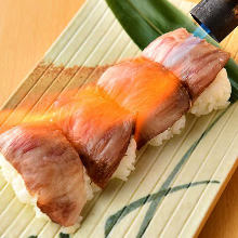 Seared meat sushi