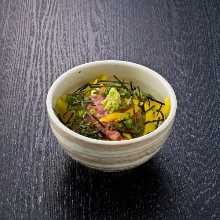 Fatty tuna and pickled daikon rice bowl