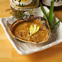 Grilled crab meat and tomalley in shell