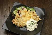 Fried chicken with vinegar and tartar sauce