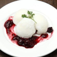 Daifuku (rice cake with red bean paste filling)
