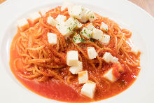 Mozzarella and tomato pasta