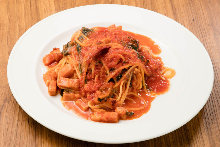 Bacon tomato sauce pasta