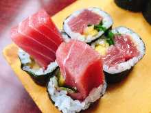 Tuna sushi rolls