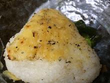 Grilled rice ball