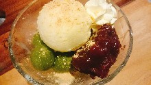 Shiratama zenzai (sweet red bean soup with rice flour dumplings)