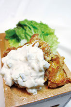 Fried chicken with vinegar and tartar sauce